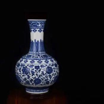 推荐理由:景德镇特色的手工艺,精致又美观,精致的花瓶形状,线条柔美