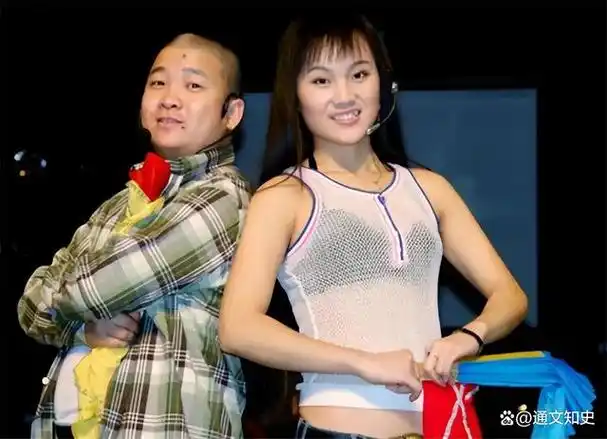 二人转演员孙小宝曾被誉为"东北三宝"之一,不仅凭真心和实力在25岁