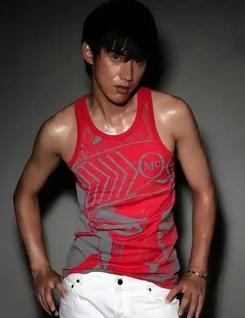 原创好男儿吴建飞竟然38岁了这寸头肌肉身材也太撩了吧