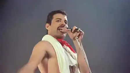 经典英文歌《wewillrockyou》"牙叔"风骚的走位,饱满