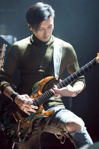 看谢总裁用摇滚"炸"翻舞台:「我说了算」!_谢霆锋