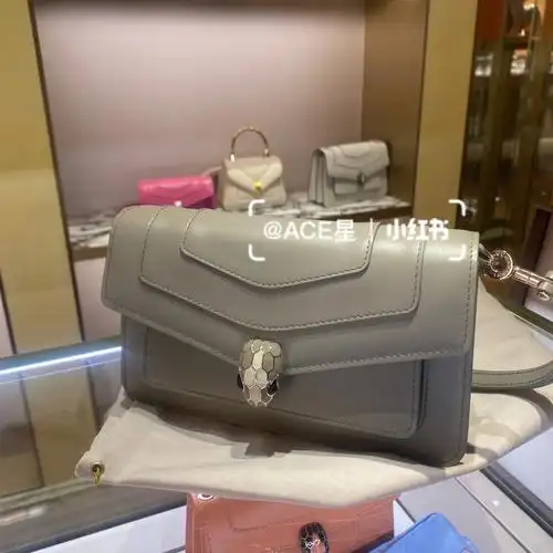 肩不能斜跨过几天给大家分享上身图90#宝格丽蛇头包  #宝格丽包包