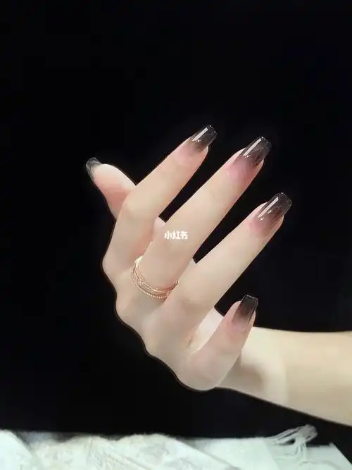 黑色系渐变美甲系列 高级又显白 谁能不爱 快艾特你的闺蜜一起来做吧