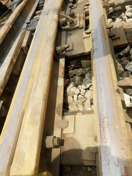 可动心钝角辙叉基本轨横移严重