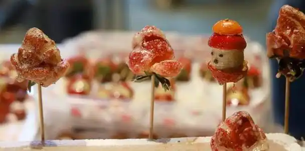 独家:黑龙江哈尔滨花式糖葫芦上线 小人花朵受追捧