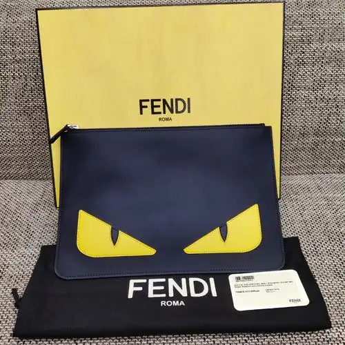 芬迪fendi小怪兽黄眼睛手包