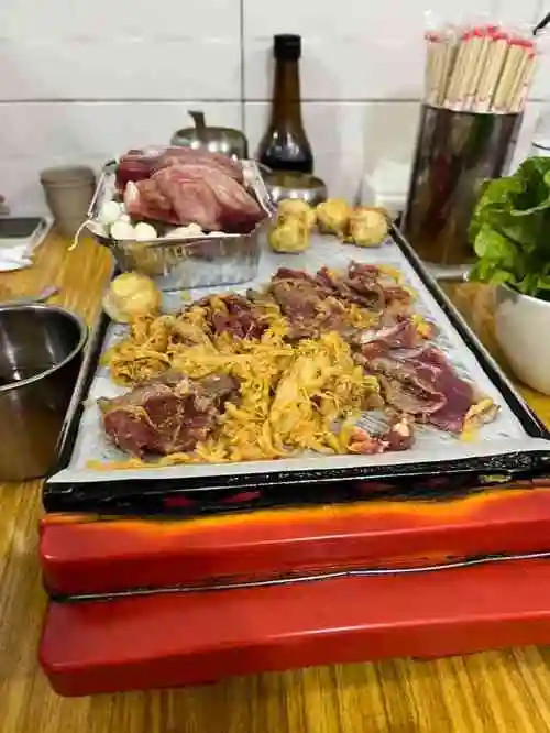 东北苗哥烤肉-"目前吃到算是最满意的烤肉了.材料腌制得很.