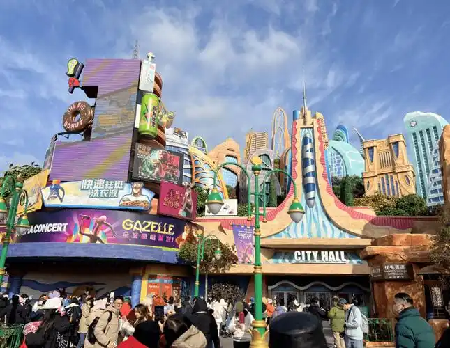 上海迪士尼"上新",游客清晨寒风中排队_华特迪士尼_园区_乐园