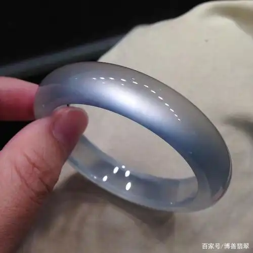 高冰起荧光蓝晴手镯