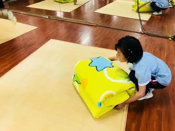 瞧叠被子竟然还能这样玩