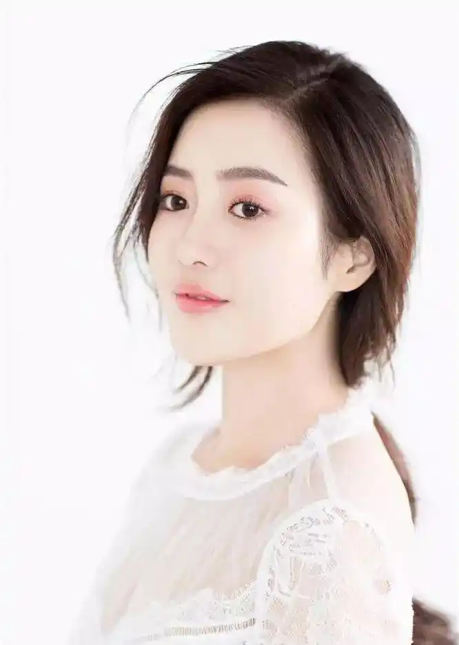 但事实上,在还没有正式进入大学之前,王梓薇一直学习的是声乐,还曾经