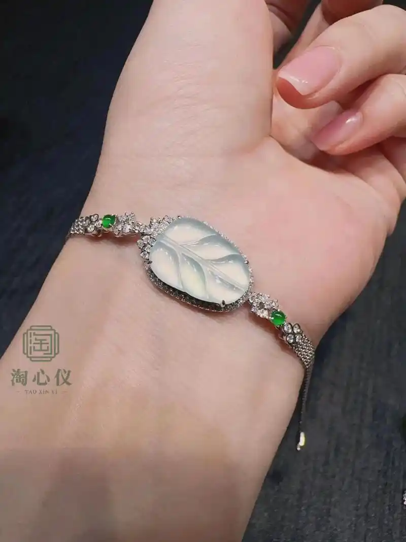 ✨ 白冰叶子翡翠手链 - 抖音