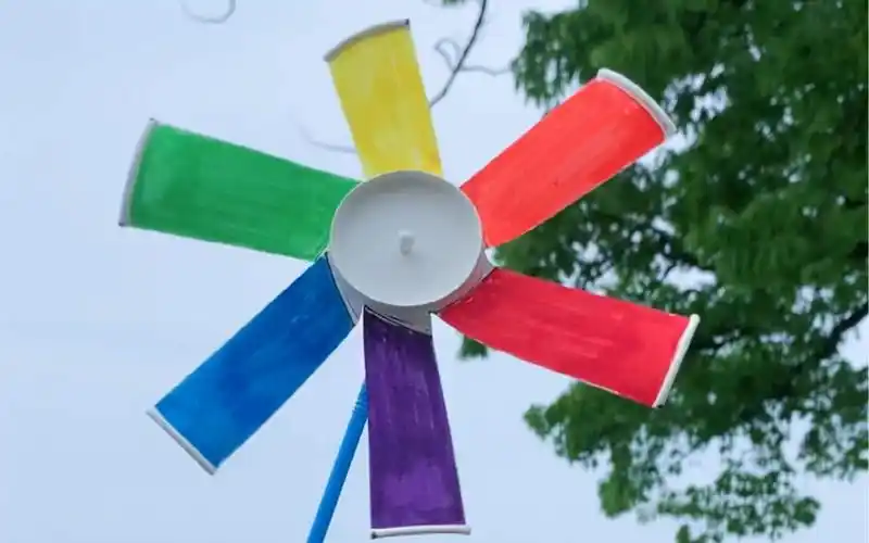 用纸杯给孩子做个彩虹风车,非常简单,快来试试