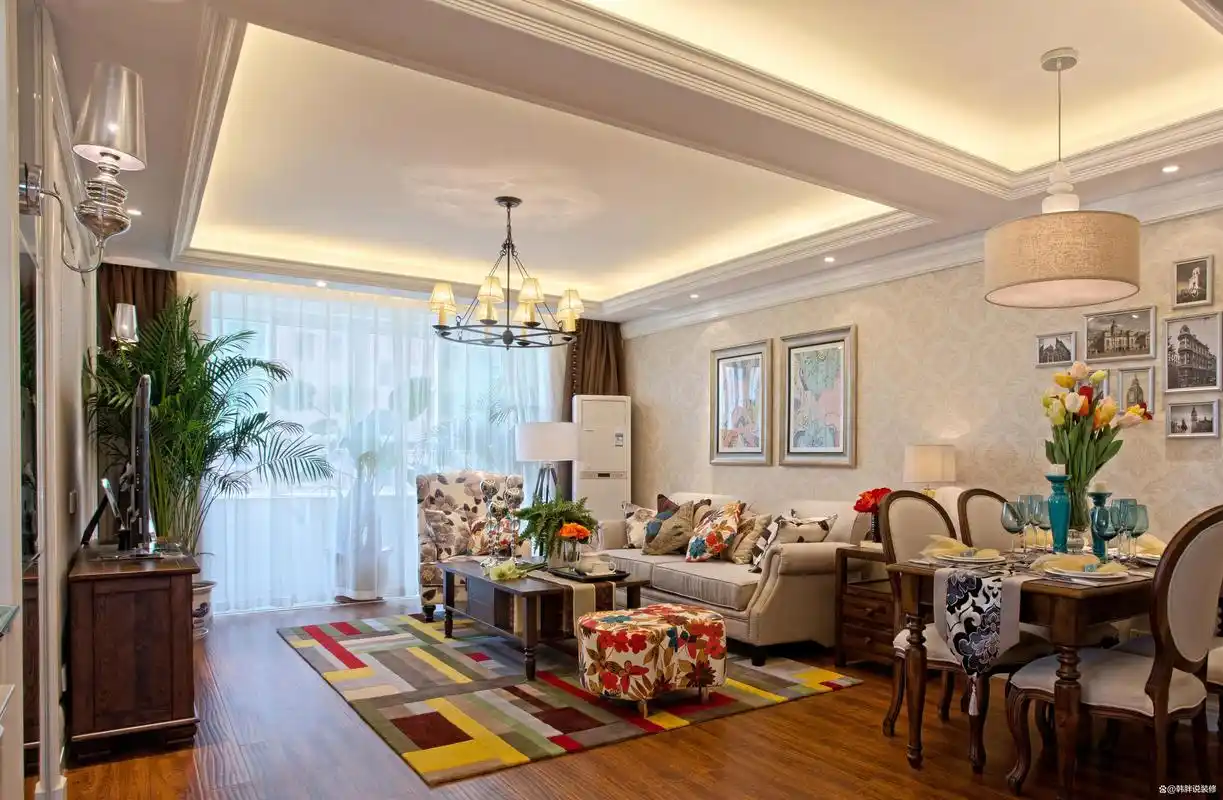 "客厅迎财神",客厅挂什么画最吉利,最旺财?让家里越过越富有