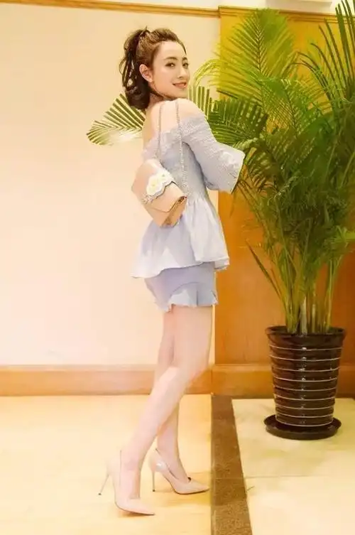 曲筱绡因为真实不矫情的个性和鬼马精灵的性格撩到了赵医生,不过时下