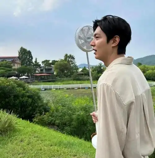 37岁李敏镐发福变双下巴 粉丝力挺水肿体质(3)