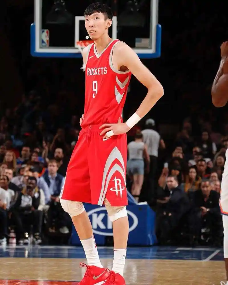 中国四大nba中锋数据对比,姚明逆天,周琦出人意料!