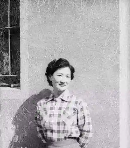 蒋士云,出生于苏州的一个大的商宦家庭,她在家中排行第四,所以又称为