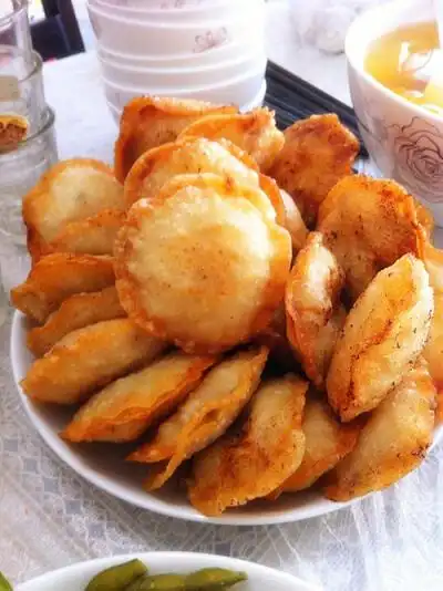 灯盏糕是浙江温州的汉族特色名点,温州十大名小吃之一.