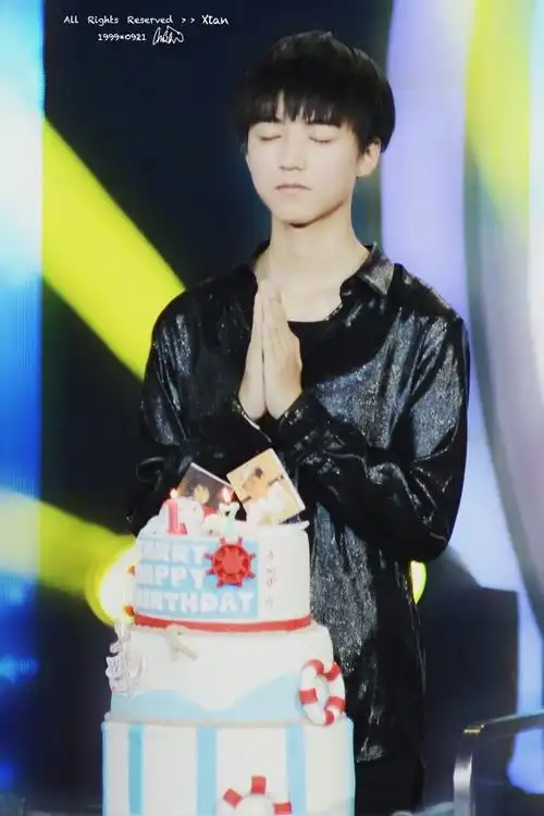 王俊凯17岁生日快乐看不见你的笑我怎么睡得着