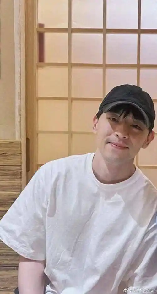 30岁邓伦近照大变样!发福圆润和以前判若两人,退圈后开餐厅维生