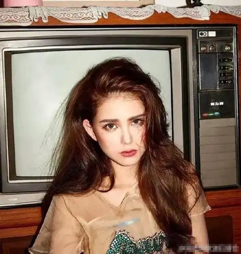 昆凌穿dior仙女裙,被杜鹃和泰国「范冰冰」惨虐!