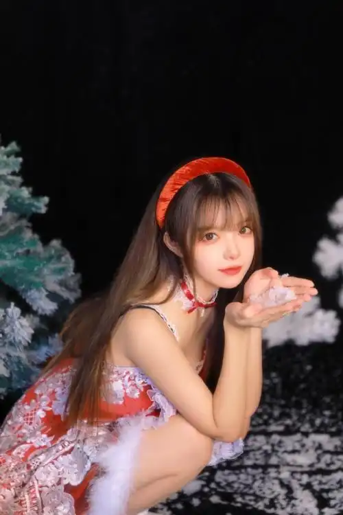 snh48王睿琦娇小的面容完美的身材符合了所有预期的理想型