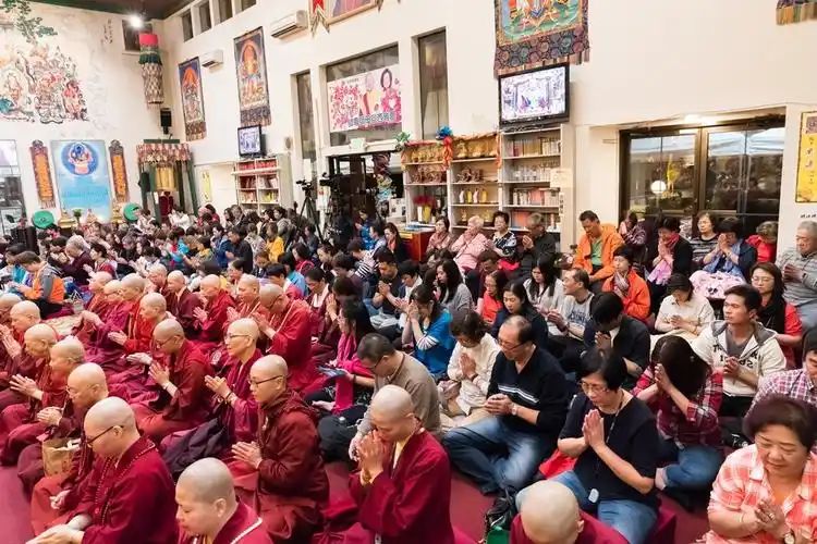 西雅图雷藏寺同修药师佛本尊法 一执著就会被绑住 放空自然任意