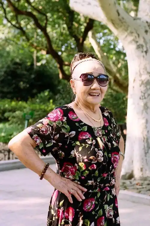 被偷拍的中国大妈私生活潇洒