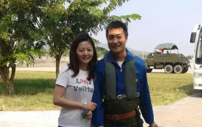 原创飞行员张超为挽救舰载机牺牲后妻子被特招入伍已成海军上尉
