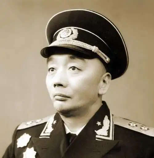 丁盛执掌南京军区时哪五位副司令员资历比他老军衔比他高