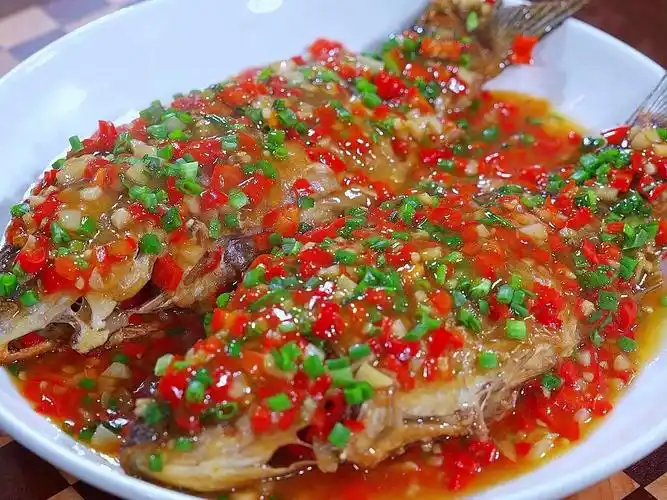 寓意着年年有余,做法简单好吃又下饭#红烧鲫鱼 #年年有鱼 #鲫鱼