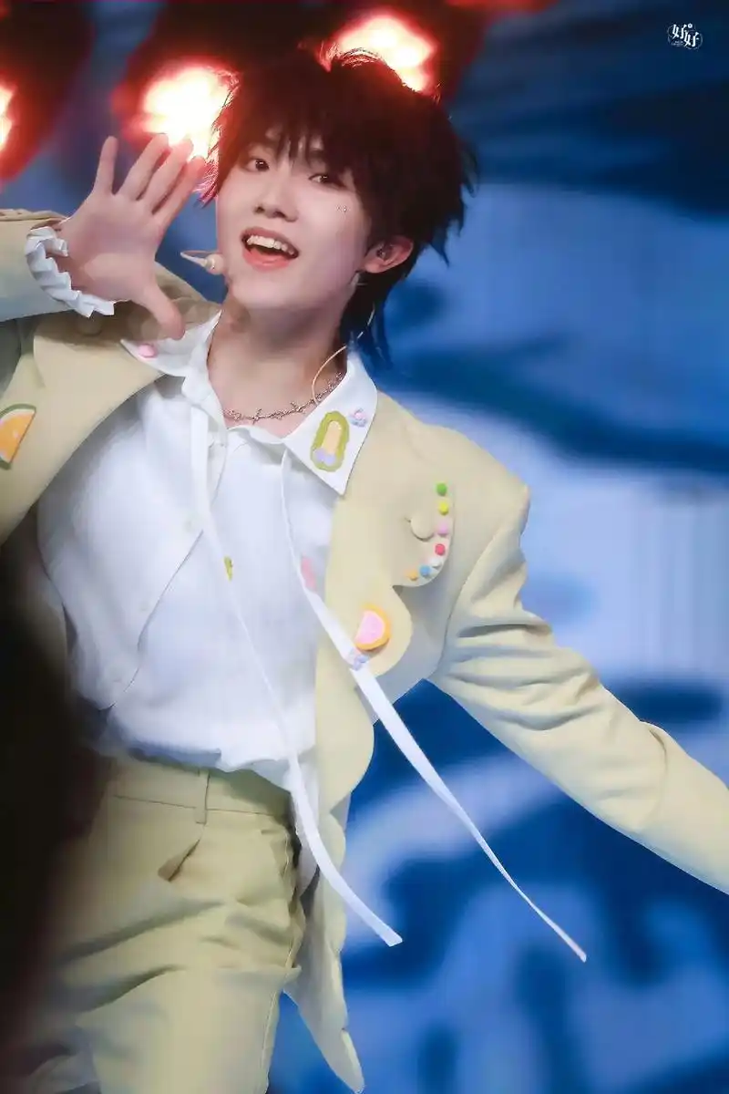 苏新皓 #苏新皓蓝发造型 #苏新皓海芋恋 #tf家族三代演 - 抖音