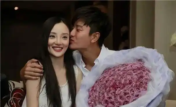 为何李小璐离婚后一直无绯闻?真实原因揭晓,她并非在守候贾乃亮