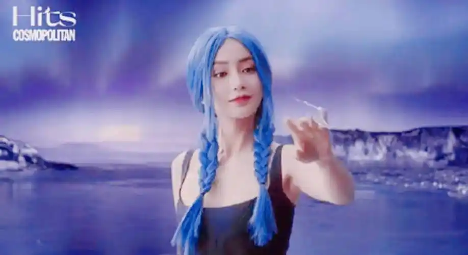 二次元仙女angelababy蓝发怼脸照,今天是为美女心动的一天!