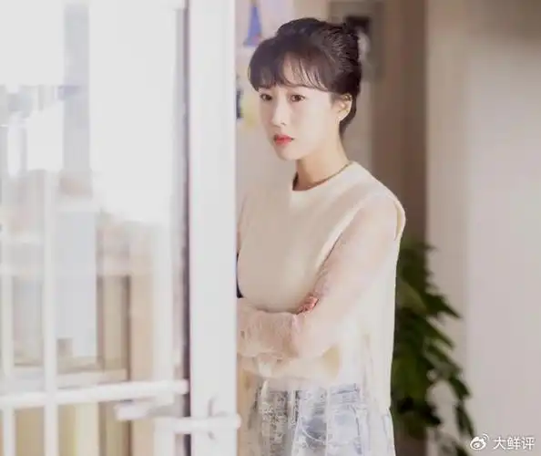 不过她的老公身家过亿,曾登录富豪榜,有强大的物质条件支持,李念才