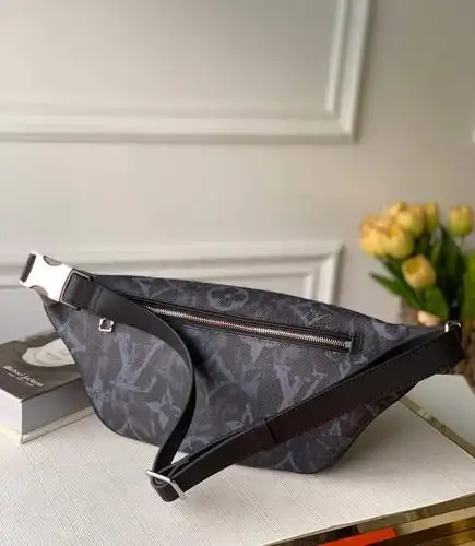 louisvuittonlvm57276discovery腰包胸包