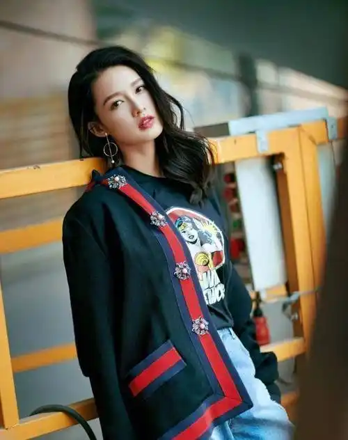 原创出道近十年李沁穿搭都是非常有品位的每次现身都感觉气质超好