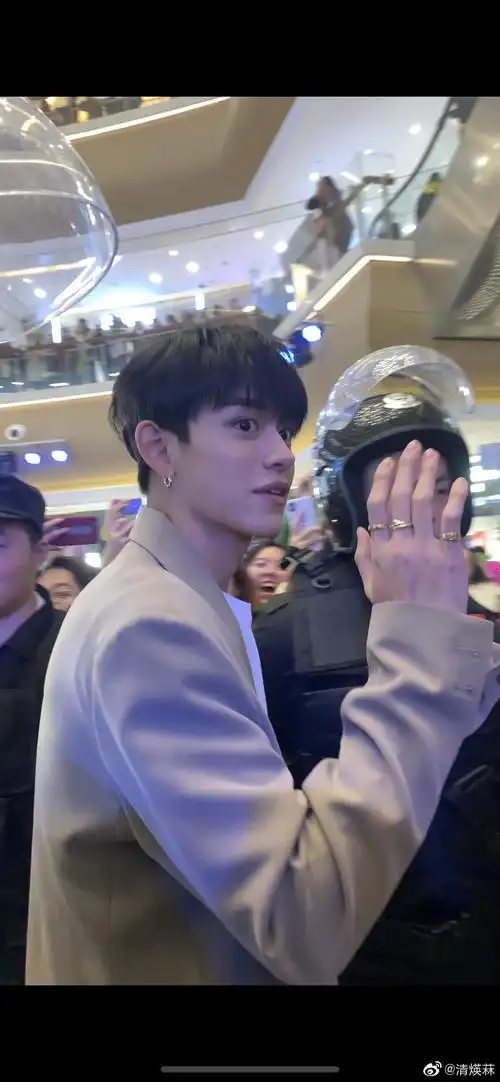 黄旭熙lucas一栋生图楼