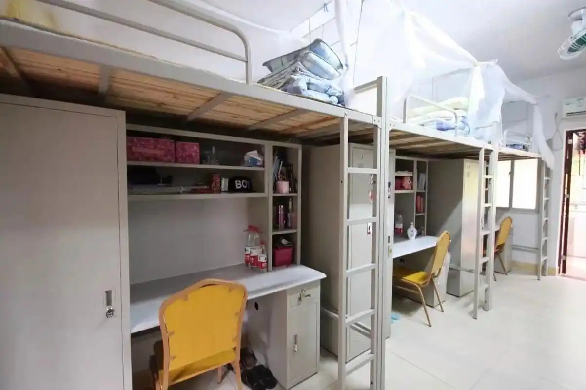 广文艺白云校区 白云校区的宿舍是五人床喔,听说管理制度是跟中专一样