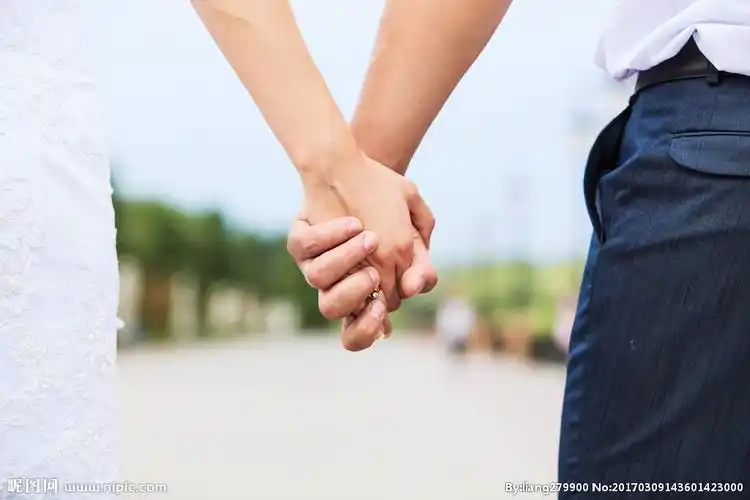 情侣手牵手摄影图__日常生活_人物图库_摄影图库_昵图网nipic.com