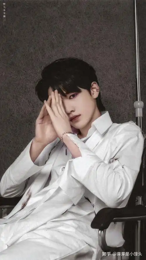 来点小宋宋亚轩近期的帅图神图我是唯粉不要有文或其他的人