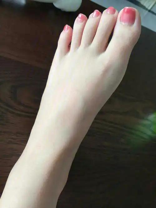 脚嫩的跟初中生一样这正常吗