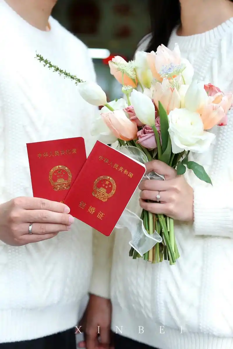 发朋友圈被赞爆的领证跟拍姿势来啦.不露脸的氛围感90  结婚 - 抖音