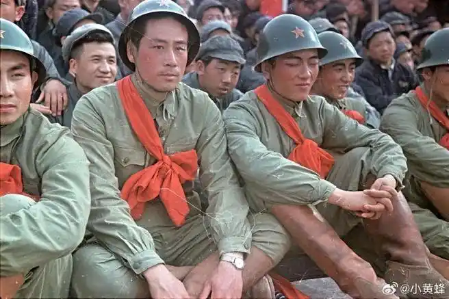 于1949-1950年拍摄,记录下了当时百废待兴的中国和初代人民解放军的