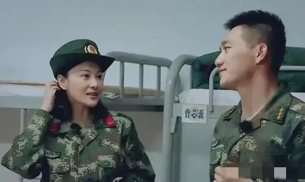 张馨予生日当天陪何捷压马路女方肚大如箩疑怀孕千万豪宅曝光