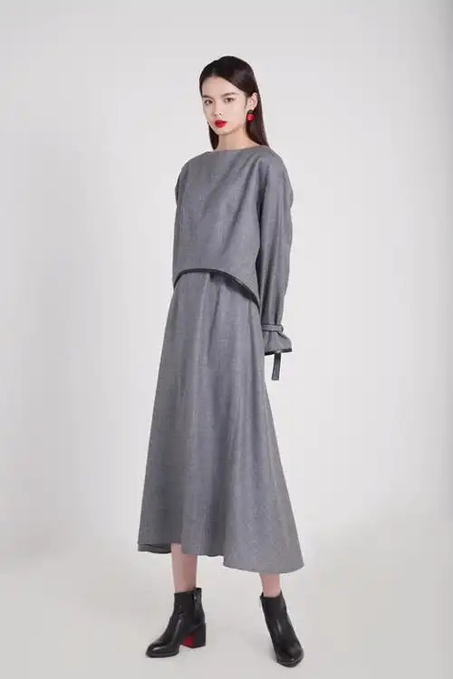 浅灰色无袖收腰羊毛连衣裙