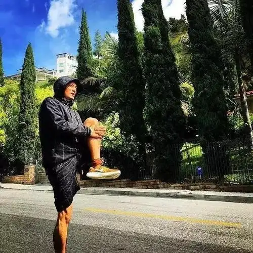 余文乐巅峰肌肉照被爆光魔鬼式健身太燃了