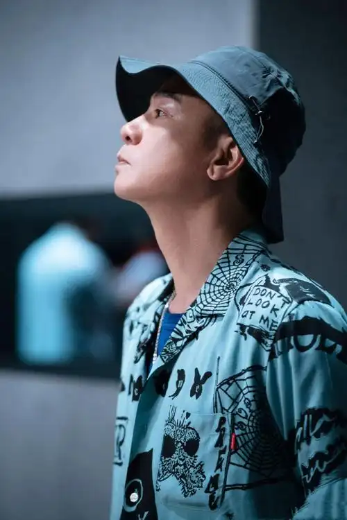 《披荆斩棘的哥哥》:陈小春不断带来惊喜,高情商化解尴尬场面