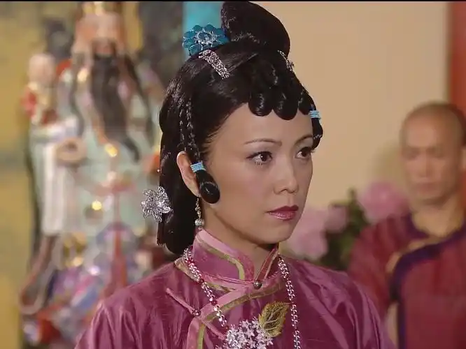 巾帼枭雄-康宝琦-邓萃雯饰